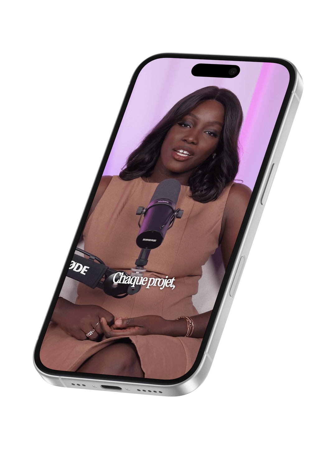 Exemple d'un réel dans un téléphone avec un arrière plan transparent